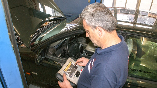 Fahrzeugservice - Bachgarage Service rund um Ihr Auto. Ribistrasse 1a. 8362 Balterswil TG. 071 970 01 92. Die Bachgarage ist Ihre zuverlässige, markenunabhängige Autogarage für Service, Wartung und Reparaturen rund um Ihr Fahrzeug. Unser erfahrenes Team sorgt dafür, dass Ihr Auto sicher, zuverlässig und in bestem Zustand bleibt – ganz gleich, welche Marke Sie fahren.